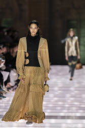 Louis Vuitton Cruise 2026 Runway - Avignon