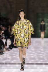 Louis Vuitton Cruise 2026 Runway - Avignon