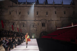 Louis Vuitton Cruise 2026 Runway - Avignon