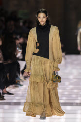 Louis Vuitton Cruise 2026 Runway - Avignon