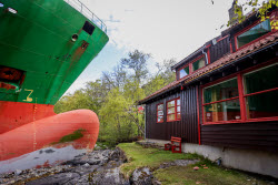 Container ship runs aground in Trondheimsfjord