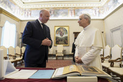 Papa Incontra Rosen Dimitrov Zhelyazkov