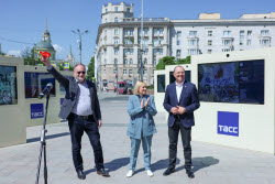 Открытие фотовыставки в Москве, посвященной 100-летию Артека