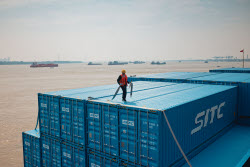 Yangluo port in Wuhan: gateway to the sea