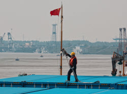 Yangluo port in Wuhan: gateway to the sea
