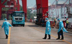 Yangluo port in Wuhan: gateway to the sea