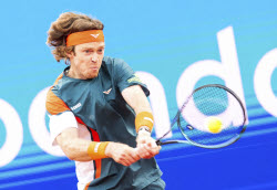 Теннисный турнир ATP 500 в Гамбурге, 1/2 финала: Феликс Оже-Альяссим (Канада) - Андрей Рублев (Россия) - 1:6, 4:6