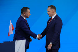 Теледебаты кандидатов на пост президента Польши Рафала Тшасковского и Кароля Навроцкого в Варшаве