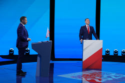 Теледебаты кандидатов на пост президента Польши Рафала Тшасковского и Кароля Навроцкого в Варшаве