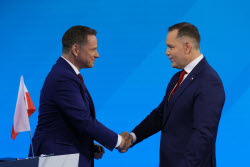 Теледебаты кандидатов на пост президента Польши Рафала Тшасковского и Кароля Навроцкого в Варшаве