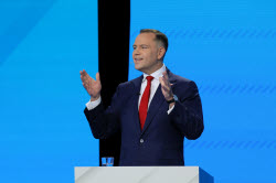 Теледебаты кандидатов на пост президента Польши Рафала Тшасковского и Кароля Навроцкого в Варшаве
