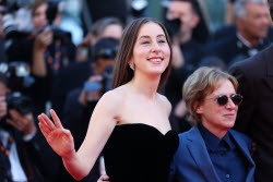 78eme Festival International Du Film De Cannes. MontÃƒÂ©E Des Marches Du Film The Masterlmind. VOISIN
