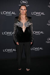 Cannes L Oreal Lights On Women Worth Award