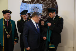 Вручение мантии Почетного доктора Петербургского Политеха гендиректору Росатома Лихачеву