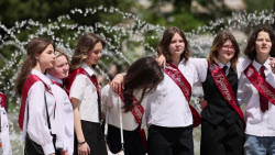 VIDEO. Last Bell ceremony for school leavers in Lugansk