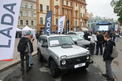 Парад и выставка ретро-транспорта в Санкт-Петербурге