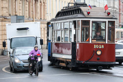 Парад и выставка ретро-транспорта в Санкт-Петербурге