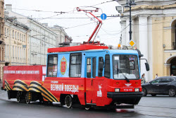 Парад и выставка ретро-транспорта в Санкт-Петербурге