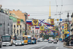 Парад и выставка ретро-транспорта в Санкт-Петербурге