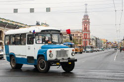 Парад и выставка ретро-транспорта в Санкт-Петербурге