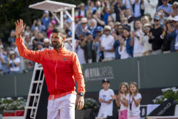 Теннисный турнир Geneva Open, финал: Хуберт Хуркач (Польша) - Новак Джокович (Сербия) - 7:5, 6:7 (2:7), 6:7 (2:7)