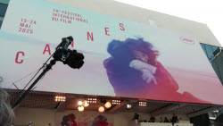 The teams of Oliver Laxe, Trier or Mendonça Filho, at the Cannes awards gala