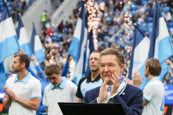 Матч в честь 100-летия "Зенита" в Санкт-Петербурге
