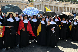ITALY - POPE LEO XIV DELIVERS HIS BLESSING TO THE FAITHFUL DURING THE ANGELUS PRAYER AT ST PETER'S SQUARE IN THE VATICAN - 2025/5/25