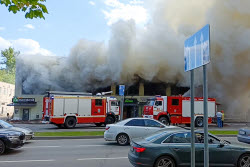 Fire hits shopping centre outside Moscow