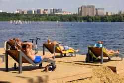 Moscow experiences very warm temperatures