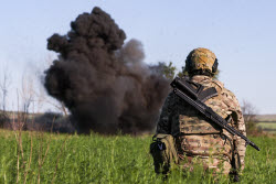 Russian sappers training in Lugansk People's Republic