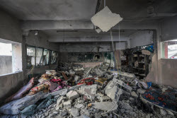 Aftermath of Israeli airstrike on school in Gaza city