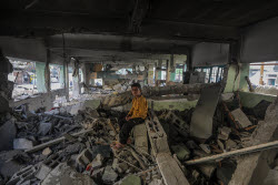 Aftermath of Israeli airstrike on school in Gaza city