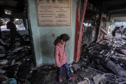 Aftermath of Israeli airstrike on school in Gaza city