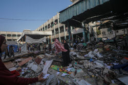 Aftermath of Israeli airstrike on school in Gaza city