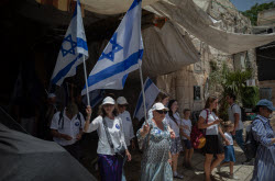 Far-right Israeli settlers mark Jerusalem Day