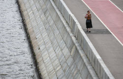Moscow experiences very warm temperatures
