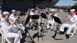 Veterans and active duty personnel pay tribute to New York military dead