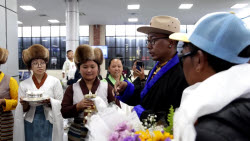 Nepalese climber returns to Kathmandu after four Everest summits in 15 days
