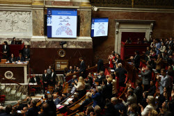 Парламент Франции принял закон об эвтаназии