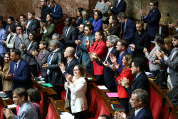 Парламент Франции принял закон об эвтаназии