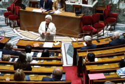 Парламент Франции принял закон об эвтаназии