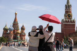Moscow experiences very warm temperatures