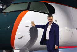 Презентация нового турбовинтового самолета D328eco, разработанный компанией Deutsche Aircraft, в немецком Веслинге