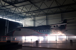 Презентация нового турбовинтового самолета D328eco, разработанный компанией Deutsche Aircraft, в немецком Веслинге