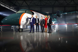 Презентация нового турбовинтового самолета D328eco, разработанный компанией Deutsche Aircraft, в немецком Веслинге