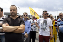 В Афинах таксисты начали 48-часовую забастовку с требованием принять меры против нелегального такси 