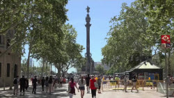 Tourists “delighted” with the heat in Barcelona