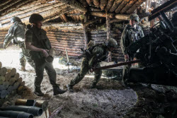 Работа расчета гаубицы "Мста-Б" группировки войск "Днепр" в Херсонской области