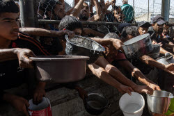 Palestinians gather to receive aid amid shortage of food